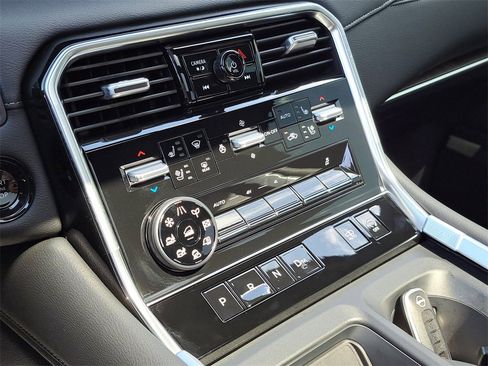 New 2025 Nissan Armada Platinum Reserve image 15