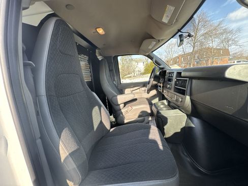 Used 2024 GMC Savana 2500 w/ Driver Convenience Package image 26