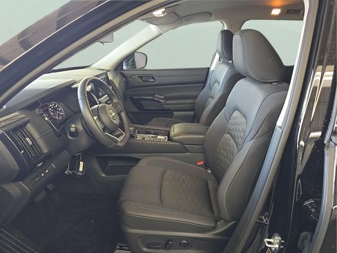 Used 2025 Nissan Pathfinder SV w/ Black Appearance Package FWD image 5