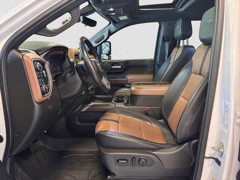 Used 2021 Chevrolet Silverado 1500 High Country w/ Technology Package AWD/4WD image 10