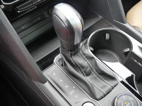 Used 2022 Volkswagen Atlas Cross Sport SEL R-Line image 25