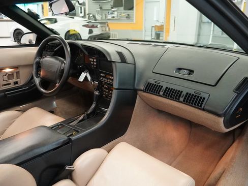 Used 1993 Chevrolet Corvette Convertible RWD image 11