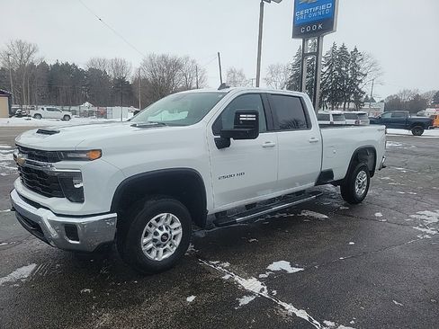 Used 2024 Chevrolet Silverado 2500 LT image 3