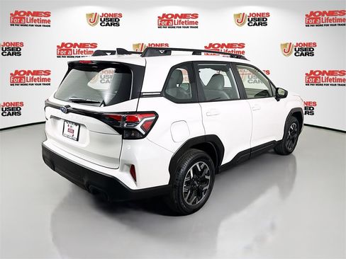 Certified 2025 Subaru Forester Base image 15