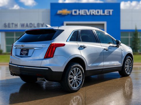 Used 2017 Cadillac XT5 Luxury w/ Driver Awareness Package FWD image 7