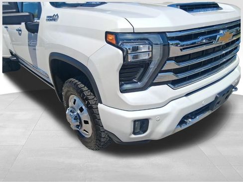 Used 2024 Chevrolet Silverado 3500 High Country w/ Technology Package AWD/4WD image 9