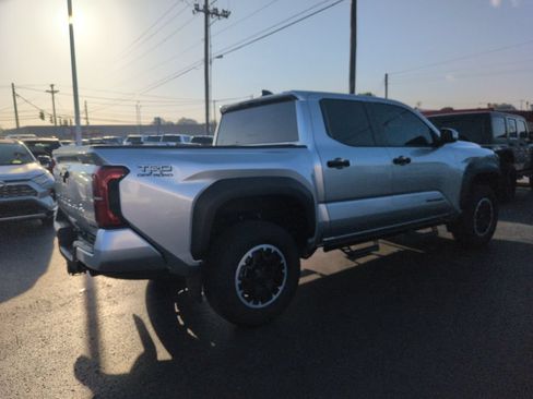 Used 2024 Toyota Tacoma TRD Off-Road AWD/4WD image 5