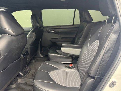 Certified 2024 Toyota Highlander XSE FWD image 10