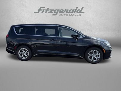 Used 2024 Chrysler Pacifica Limited
