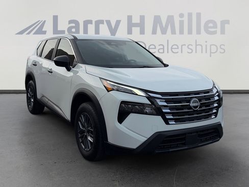 Used 2025 Nissan Rogue S image 7