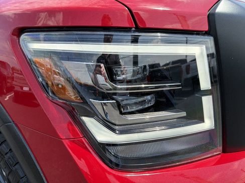 Used 2021 Nissan Titan PRO-4X w/ Pro-4x Convenience Package AWD/4WD image 10