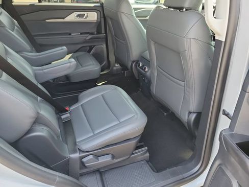 Used 2026 Ford Explorer Active w/ Active Comfort Package RWD image 19