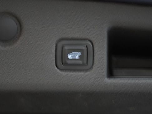 Used 2018 Chevrolet Equinox LT AWD/4WD image 10