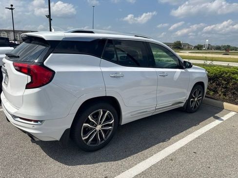 Used 2019 GMC Terrain Denali w/ LPO, Floor Liner Package FWD image 4