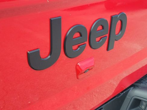 Used 2021 Jeep Gladiator Sport AWD/4WD image 12