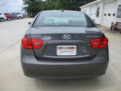 Used 2009 Hyundai Elantra SE FWD image 16