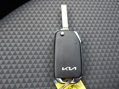 Used 2025 Kia Soul LX w/ LX Technology Package FWD image 26