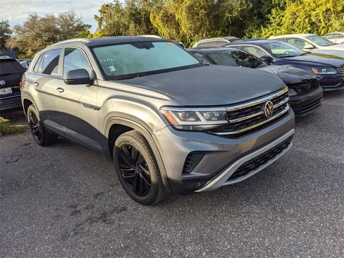 Certified 2022 Volkswagen Atlas Cross Sport SE w/ Black Wheel Package image 5