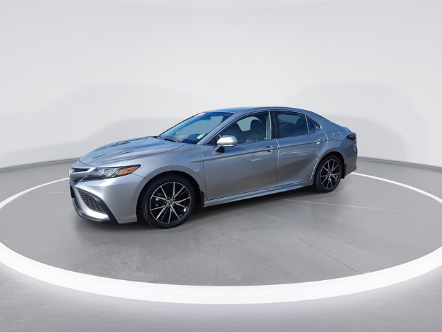 Used 2024 Toyota Camry SE w/ Cold Weather Package FWD image 4