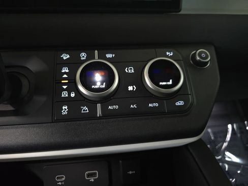 Used 2023 Land Rover Defender 110 S image 25