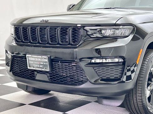New 2025 Jeep Grand Cherokee Limited w/ Black Appearance Package image 5