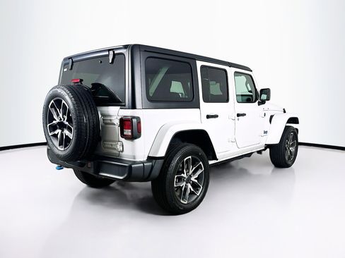 Used 2024 Jeep Wrangler Unlimited w/ Convenience Group AWD/4WD image 9
