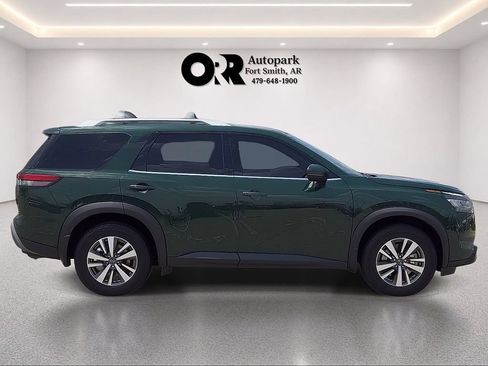Used 2023 Nissan Pathfinder SL w/ Lighting Package (N92) AWD/4WD image 5