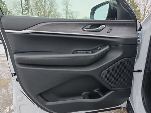 New 2025 Jeep Grand Cherokee Limited image 26