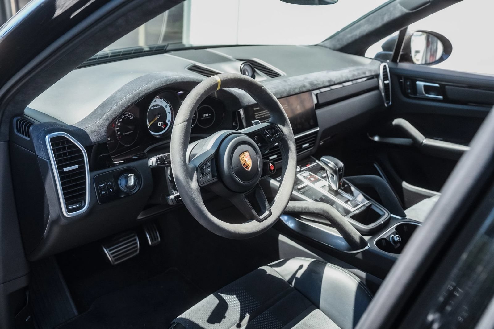 Used 2023 Porsche Cayenne Turbo GT AWD/4WD image 5
