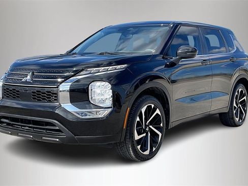 Used 2022 Mitsubishi Outlander ES image 2