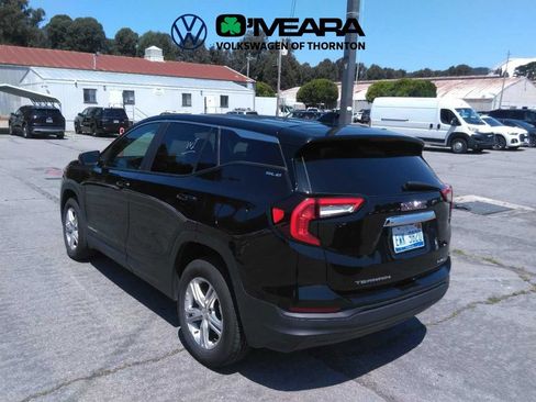 Used 2024 GMC Terrain SLE AWD/4WD image 2