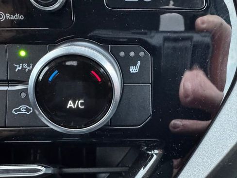 Certified 2020 Toyota Highlander XLE image 17