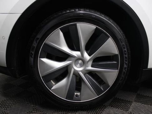 Used 2021 Tesla Model Y Long Range image 5