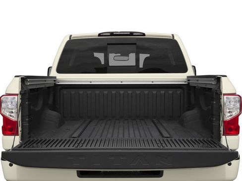 Used 2017 Nissan Titan PRO-4X w/ Pro-4x Convenience Package AWD/4WD image 15