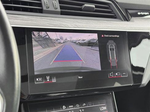 Used 2021 Audi e-tron Premium w/ Convenience Plus Package image 23