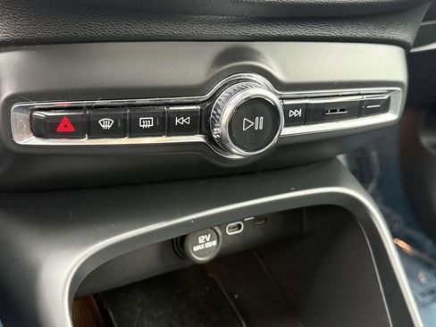 Used 2023 Volvo XC40 Recharge Plus AWD/4WD image 25
