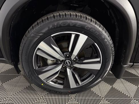 Used 2024 Nissan Rogue SL w/ SL Premium Package image 11