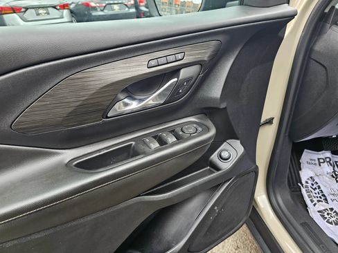 Used 2023 GMC Terrain SLT w/ Elevation Edition image 32