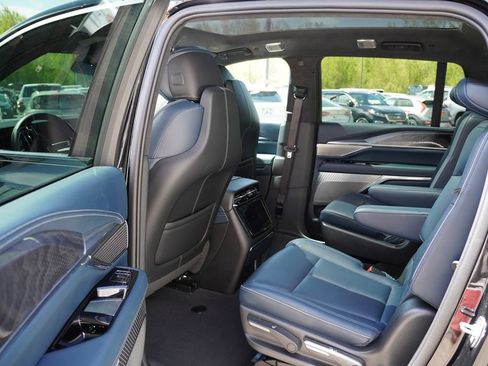 Used 2025 Cadillac Escalade IQ Luxury 2 w/ LPO, Premium Carpet Package AWD/4WD image 16