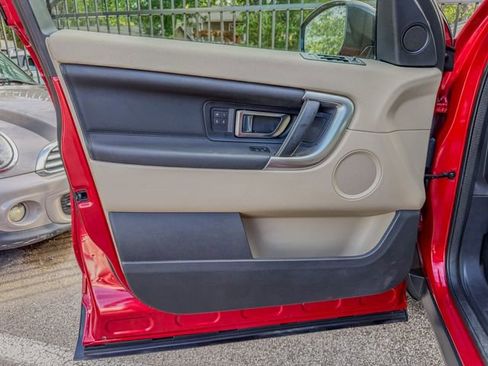 Used 2018 Land Rover Discovery Sport HSE image 19