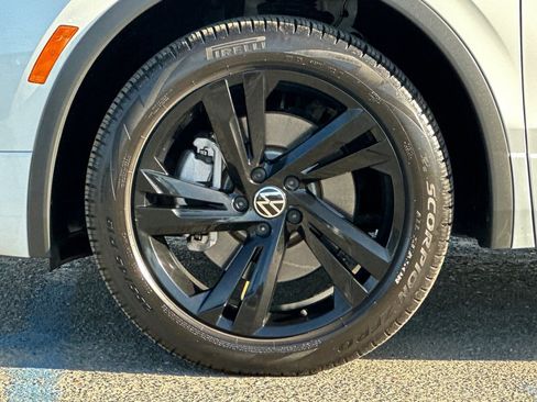 Used 2023 Volkswagen Tiguan SE R-Line image 26