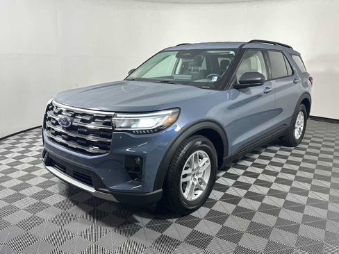 Used 2026 Ford Explorer Active w/ Active Comfort Package RWD image 3