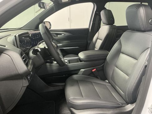 New 2026 Chevrolet Traverse LT w/ Sun and Wheel Package AWD/4WD image 14