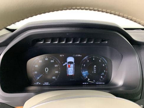 Used 2021 Volvo XC90 T5 Momentum w/ Protection Package FWD image 23