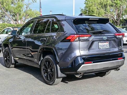 Used 2022 Toyota RAV4 SE image 8