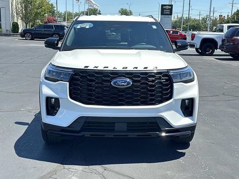 Used 2025 Ford Explorer ST-Line AWD/4WD image 3