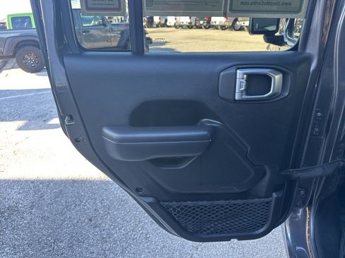 Used 2018 Jeep Wrangler Unlimited Sport S image 38