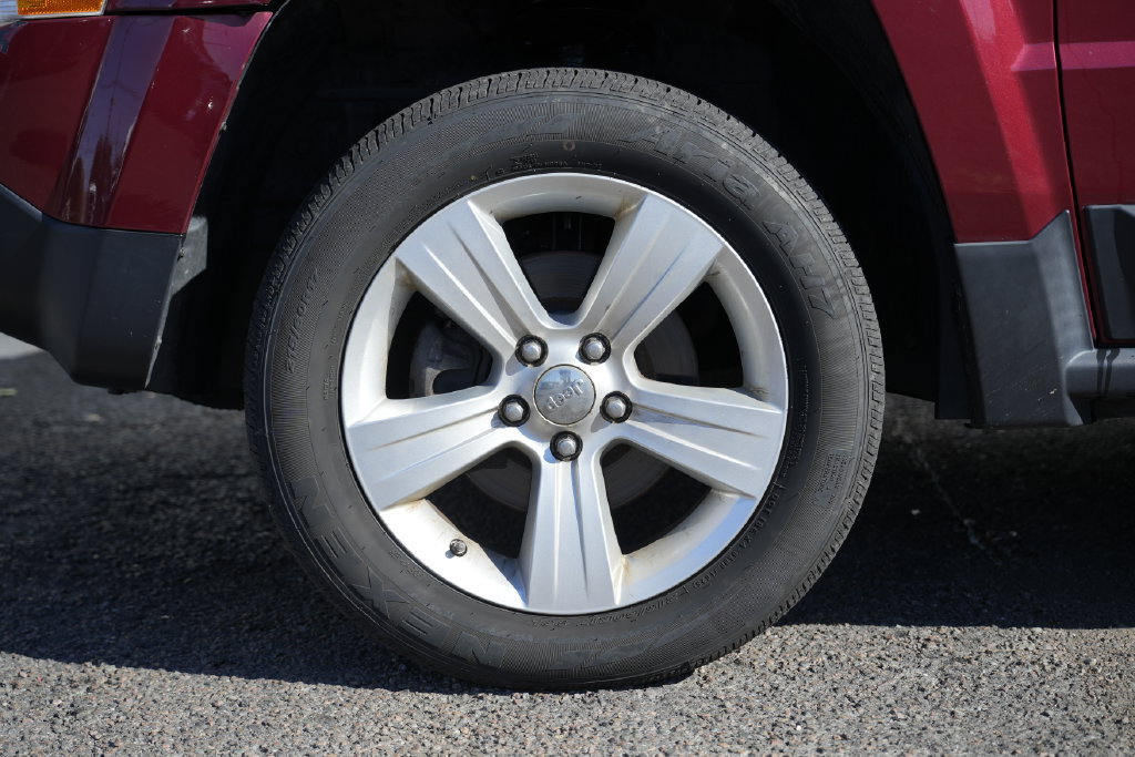 Used 2012 Jeep Patriot Limited AWD/4WD image 13