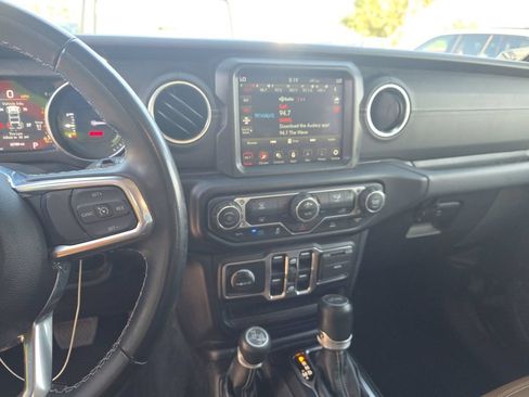 Used 2022 Jeep Wrangler Unlimited Sahara AWD/4WD image 6