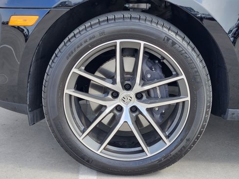 Certified 2026 Porsche Macan AWD/4WD image 14